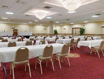 Hotel Ramada Convention Center Eau Claire Exterior foto