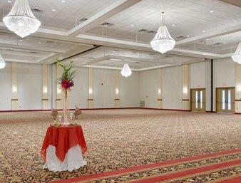 Hotel Ramada Convention Center Eau Claire Exterior foto